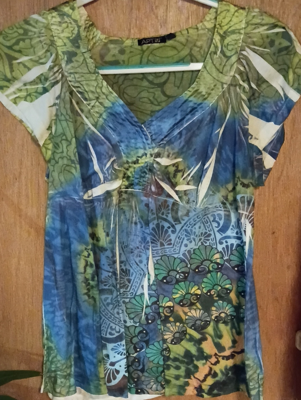 Apt. 9 Blue and Green V-Neck Printed Tunic Top